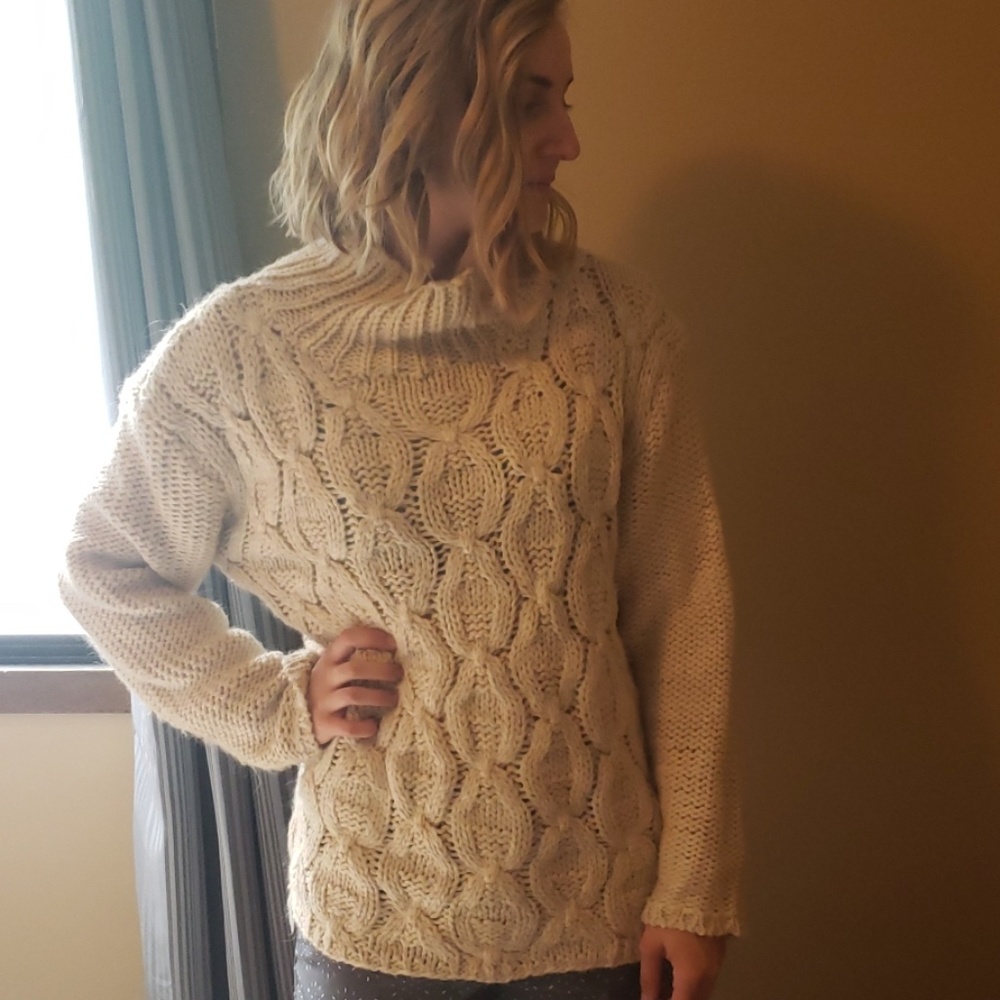 Oversized turtle neck
